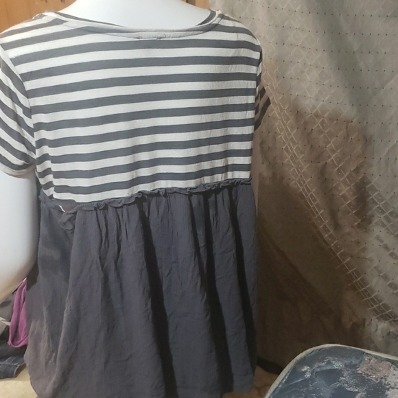 White And short gray - Picture 3 of 6